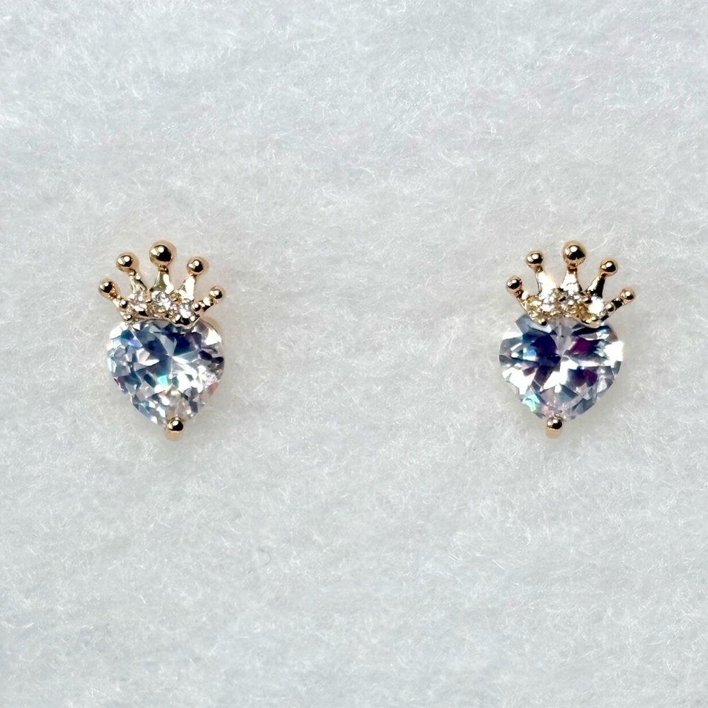 Gold Crown‎ Heart Earrings - Picture 6 of 14